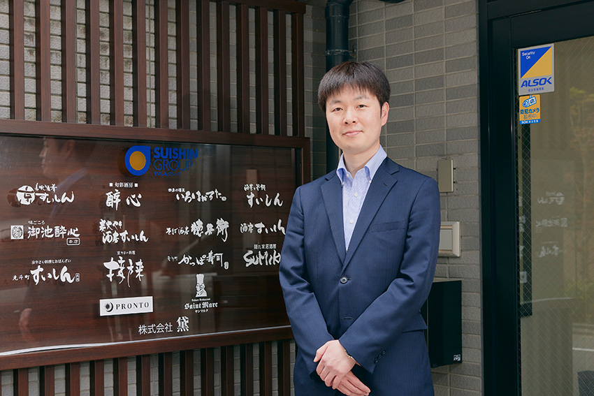 髙山 祐介が黛 本社で働いている仕事風景
