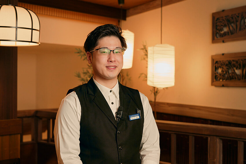 桐田 尊がそば酒房 徳兵衛で働いている仕事風景