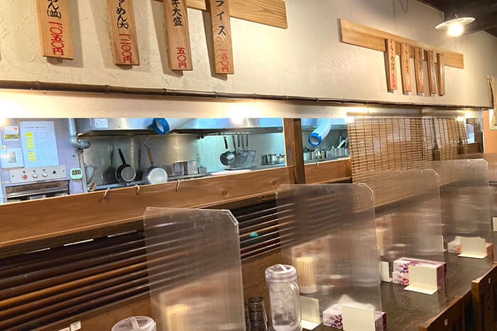 ラーメン 杉千代の内観